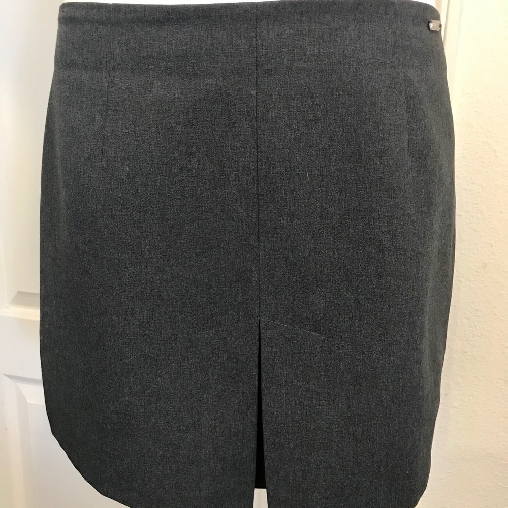 Guess❓Skirt~Metal Insignia / Host Pick - Picture 5 of 8